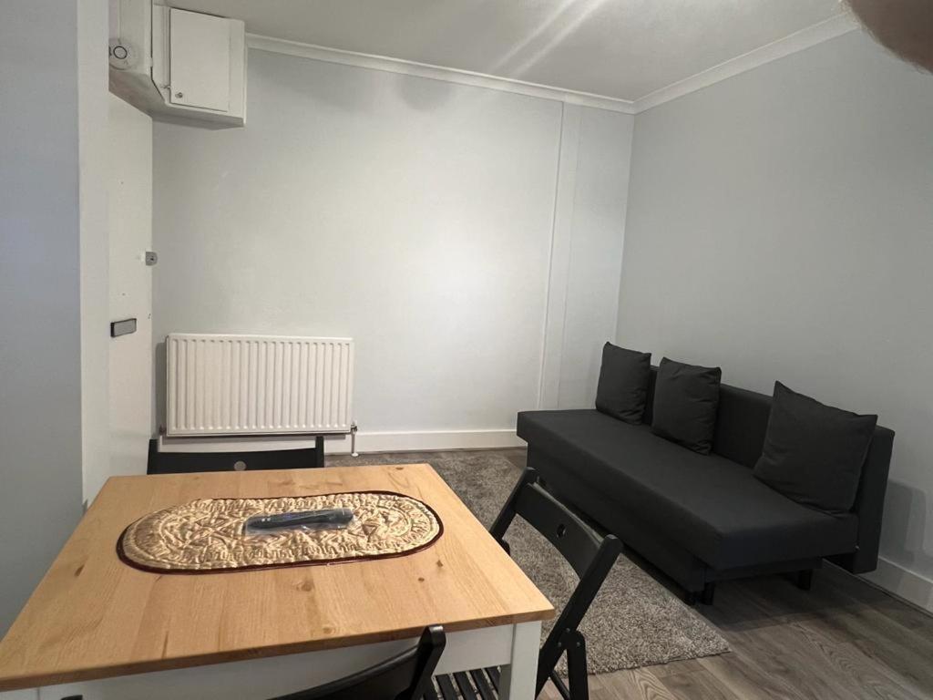 Complete One Bedroom Flat In Chiswick London, Fully Furnished מראה חיצוני תמונה